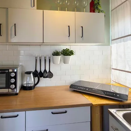 Guesthost - Cozy In Apartment Alessandria